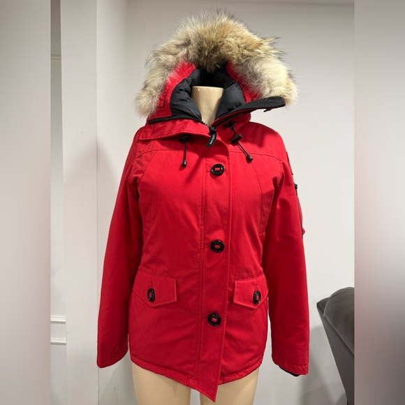 NWT Canada Goose Women’s Montebello Parka Heritage Red Ski Jacket with Fur Hood